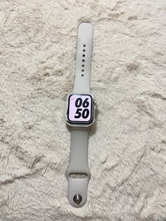 Apple Watch SE (2nd gen) 40 mm Starlight