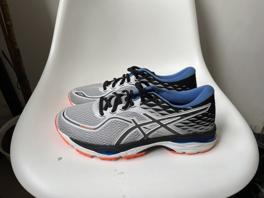 Sepatu asics hotsell gel cumulus 19