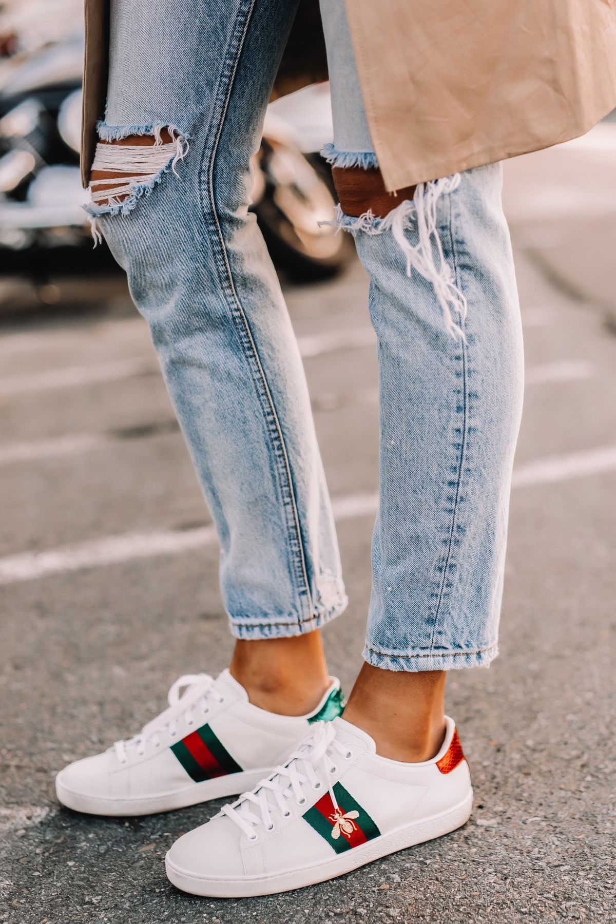 Authentic Gucci Ace Bee Embroidered Leather Sneakers Luxury