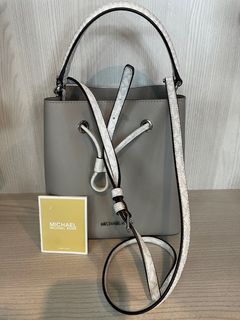 (Category: ) located in . Submitted by dlboutique (Listing ID 1256804654, Image 1). Description: .