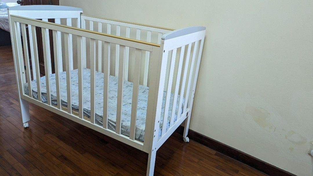 Childcare luna cot online
