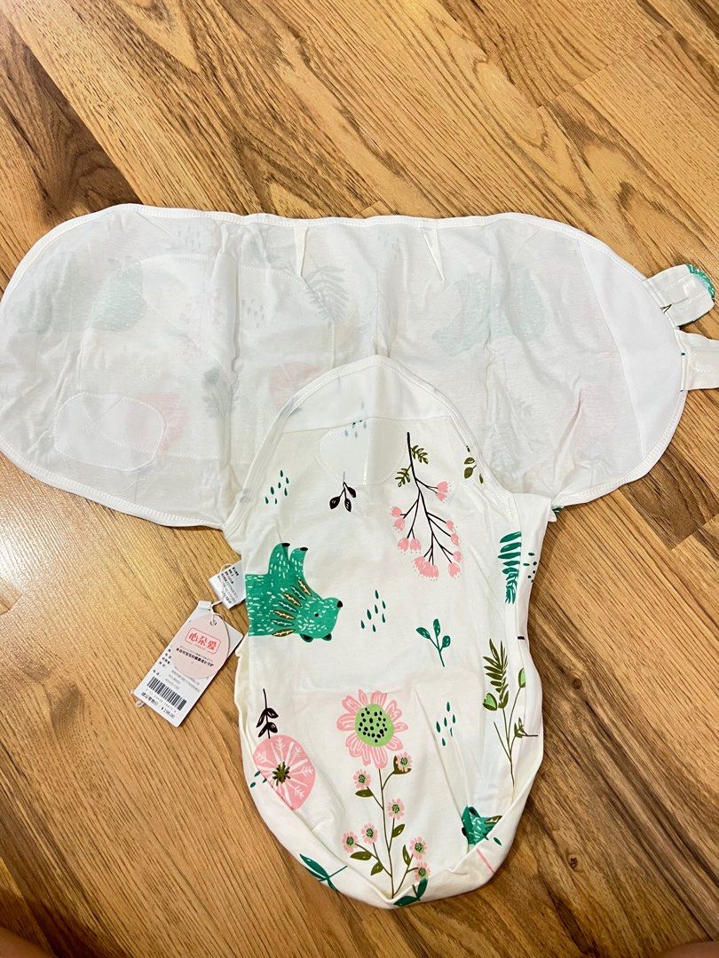 Baby Velcro swaddler, Babies & Kids, Bathing & Changing, Toilet