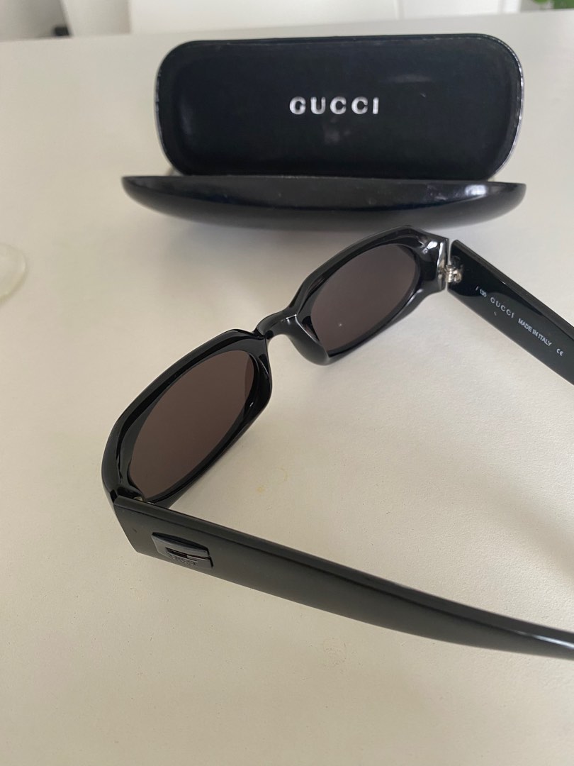 Beautiful lady sunglasses by Gucci, made in Italy, sell cheap..