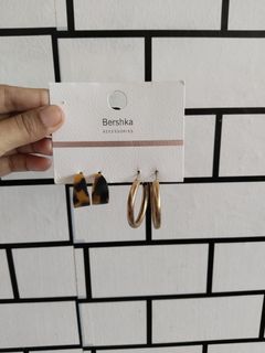 BERSHKA EARRING