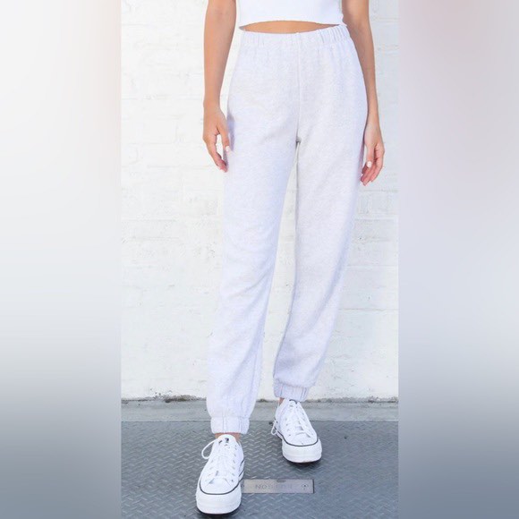 BNWT Brandy Melville light grey sweatpants Women s Fashion Bottoms Other Bottoms on Carousell