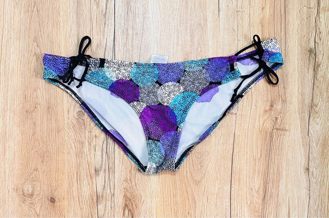 Body Glove bikini bottom (Category: Bikinis & Swimsuits) located in Bulacan. Submitted by mermaidswimwear (Listing ID 1256738993, Image 1). Description: Small-Medium Plus sf.