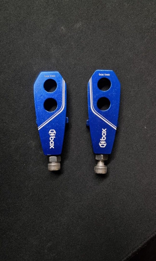 Dirt jumper chain tensioner outlet