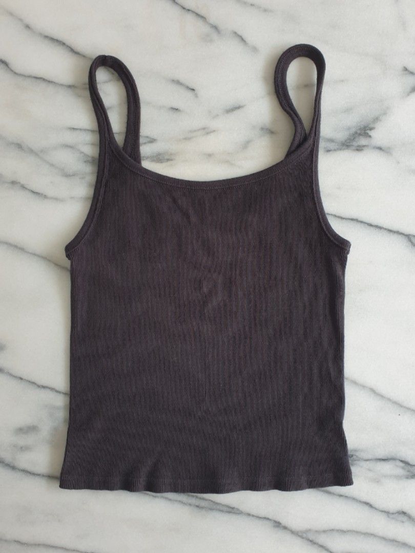 Brandy Melville Olive Beyonca Long Tank, Women's Fashion, Tops, Sleeveless  on Carousell