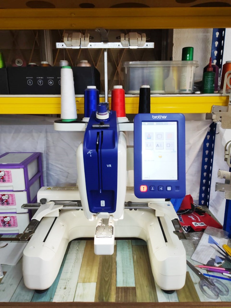 BROTHER VR EMBROIDERY MACHINE, Hobbies & Toys, Stationery & Craft