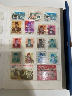Buku album perangko filateli dan 2 halamam perangko