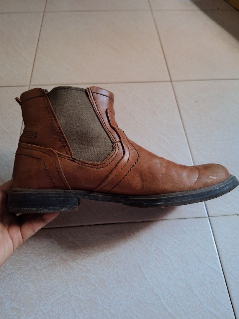 Leather CAT pull on Boots