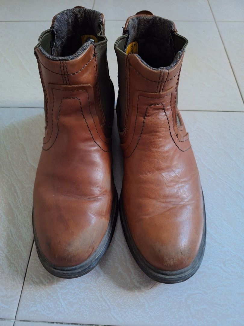 Cheap pull sale on boots