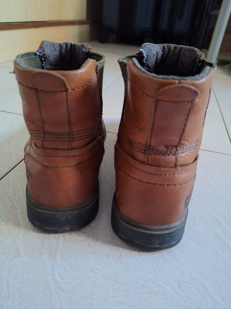 Cat pull sale on boots
