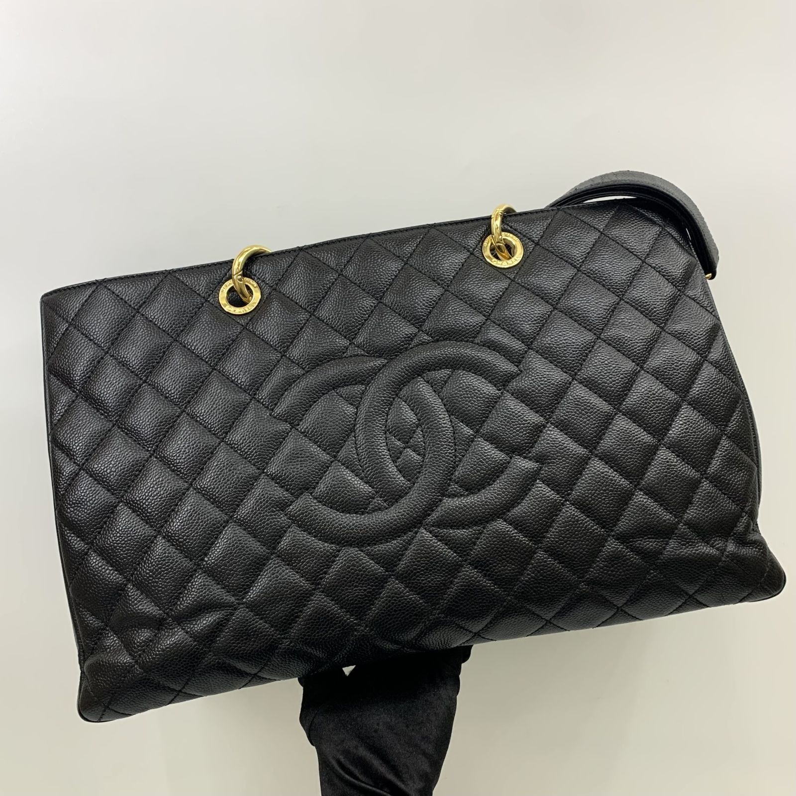 CHANEL CAVIAR SKIN BLACK MATELASSE GST XL SHW NO.19 W O CARD TOTE