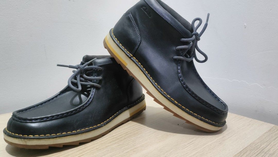 Clarks short boot leather size 6
