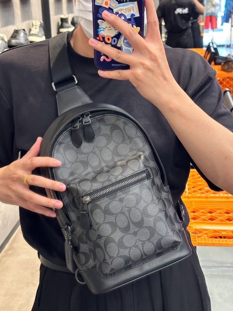 Coach West Pack Code.2853 Cross Body Chest Bag A must have for boys shopping This logo is really beautiful Size 19.6 x 33 x 8 cm Lifestyle