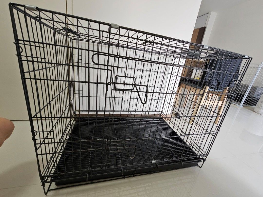 Metal clearance cage tray