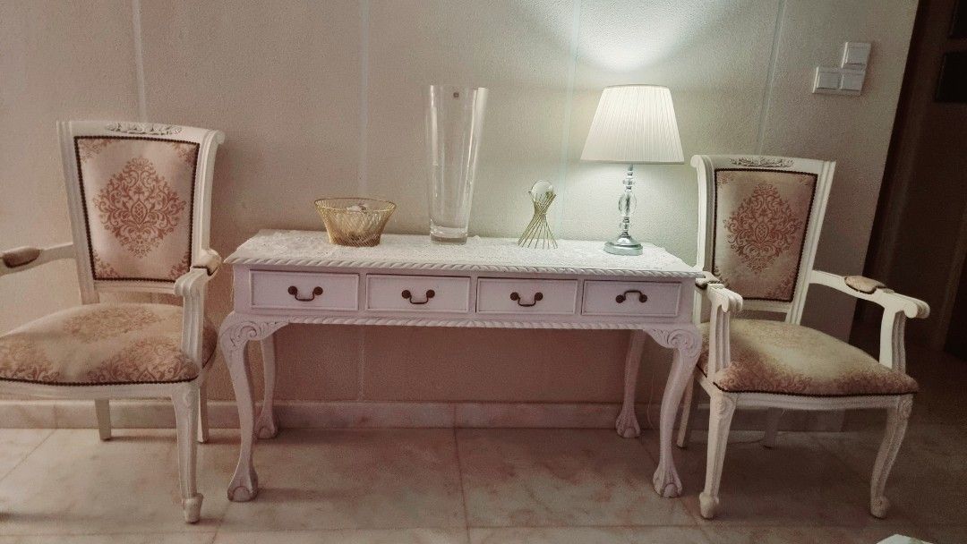 Console table (Category: TV Consoles) located in Singapore. Submitted by Saggi (Listing ID 1256758172, Image 3). Description: Lightly used console table with 2 arm chairs.
