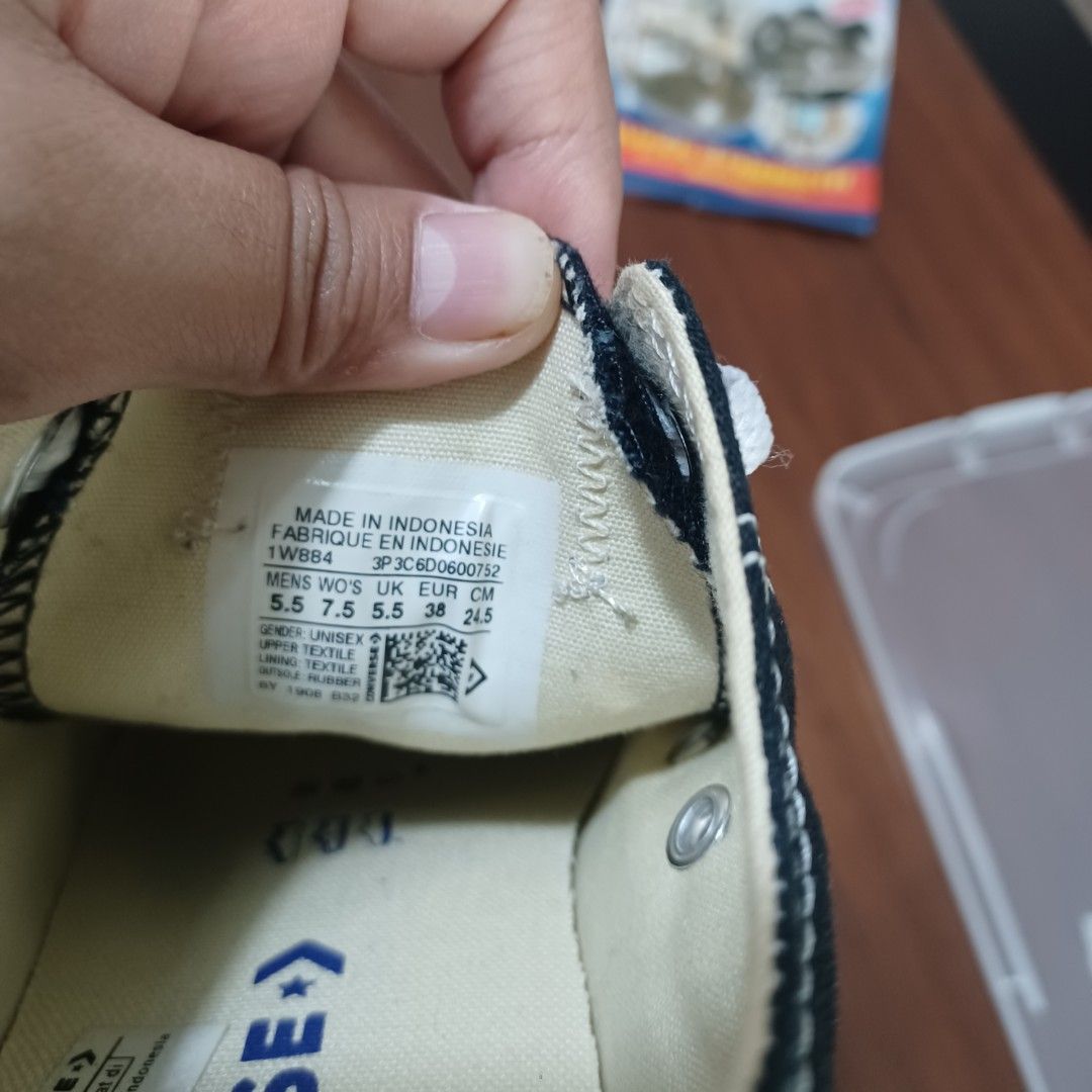 Converse shoes Women s Fashion Footwear Sneakers on Carousell