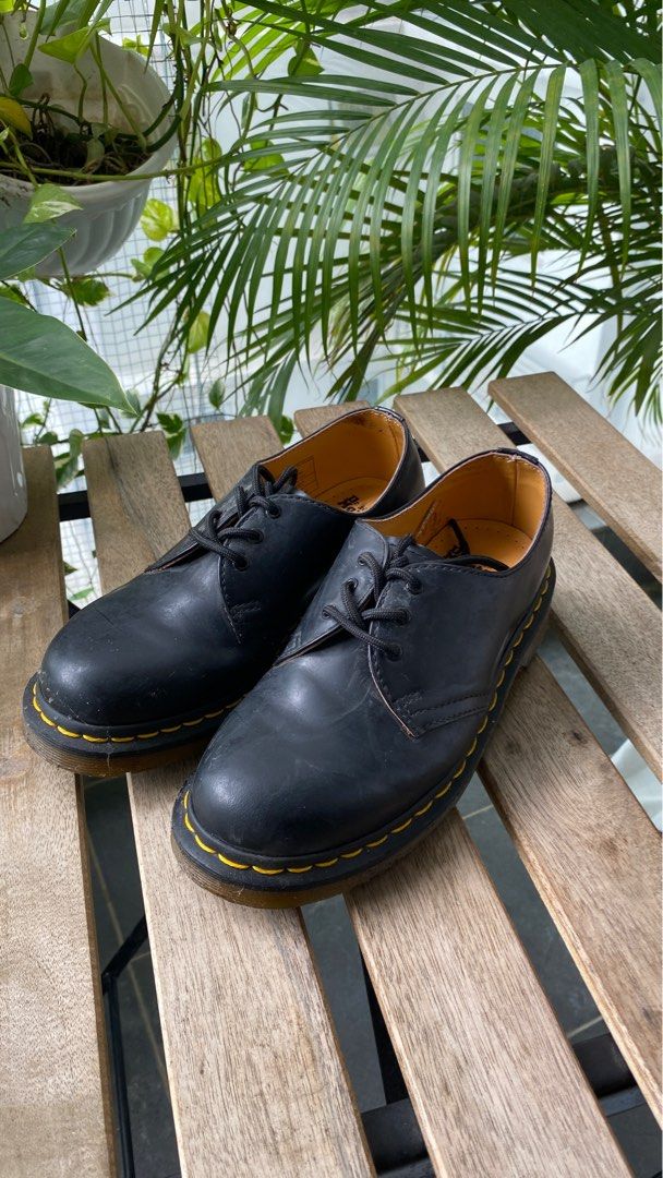 Airwair shoes store