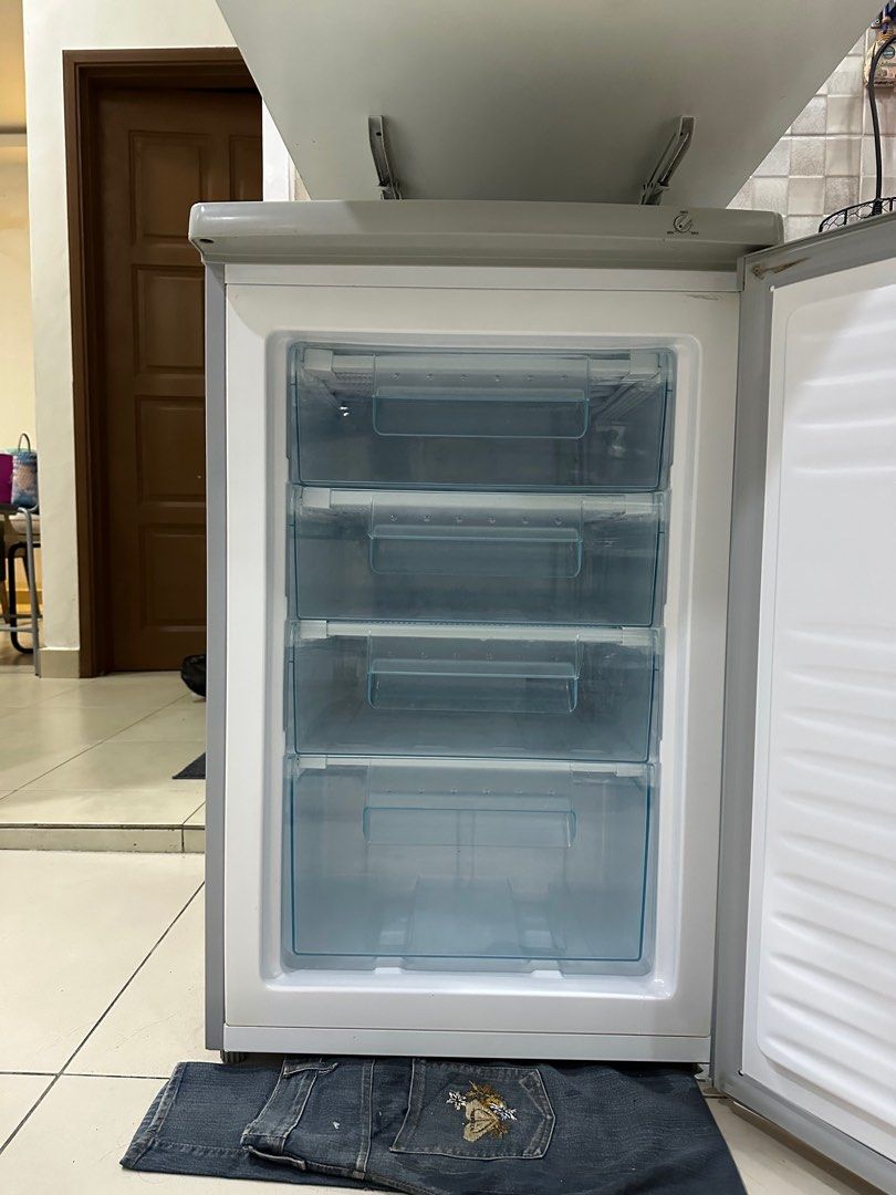 Elba Upright Freezer 110 liter, TV & Home Appliances, Kitchen