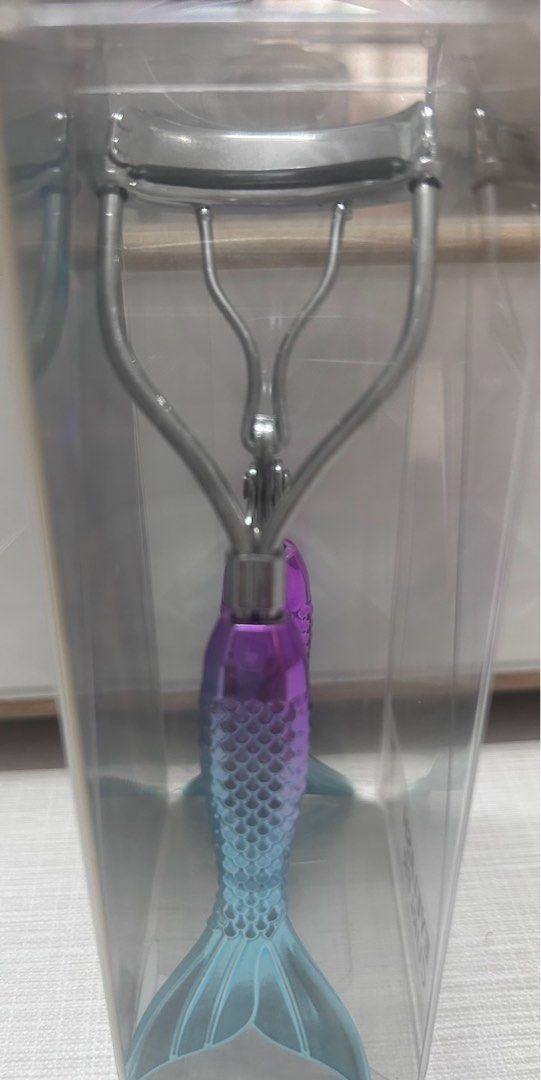 Eye lash curler (Category: Makeup) located in Quezon City. Submitted by beah07 (Listing ID 1256729522, Image 2). Description: .