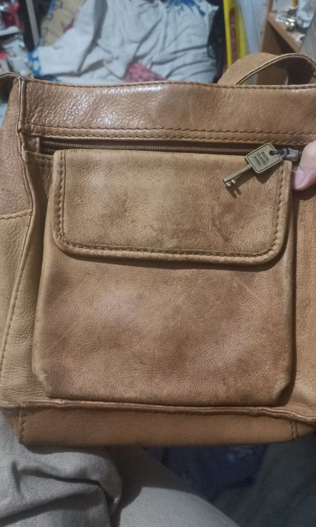 Handbags & Bags - Vintage genuine leather FOSSIL 1954 brown shoulderbag  75082. With key. 6 zip-up pockets.As new was listed for R750.00 on 23 Aug  at 15:31 by trendyvintage191 in Oudtshoorn (ID:592047423)