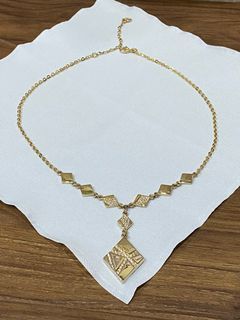 Free shipping 免運費 正品 施華洛世奇 項鍊 金項鍊 金色 禮物 緞帶 雙面 配戴 滿鑽 白鑽 水晶 碎鑽 垂吊式  設計 奢華 貴氣 時尚 禮服 晚宴 飾品 首飾 珠寶 優雅 高貴 Swarovski gold tone necklace present ribbon necklace jewelry diamond necklace crystal necklace jewelry