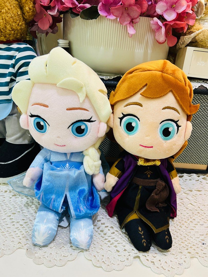 Elsa and hotsell anna soft dolls