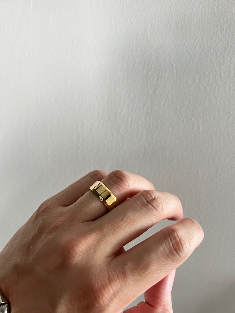 Gold plated stainless outlet steel ring