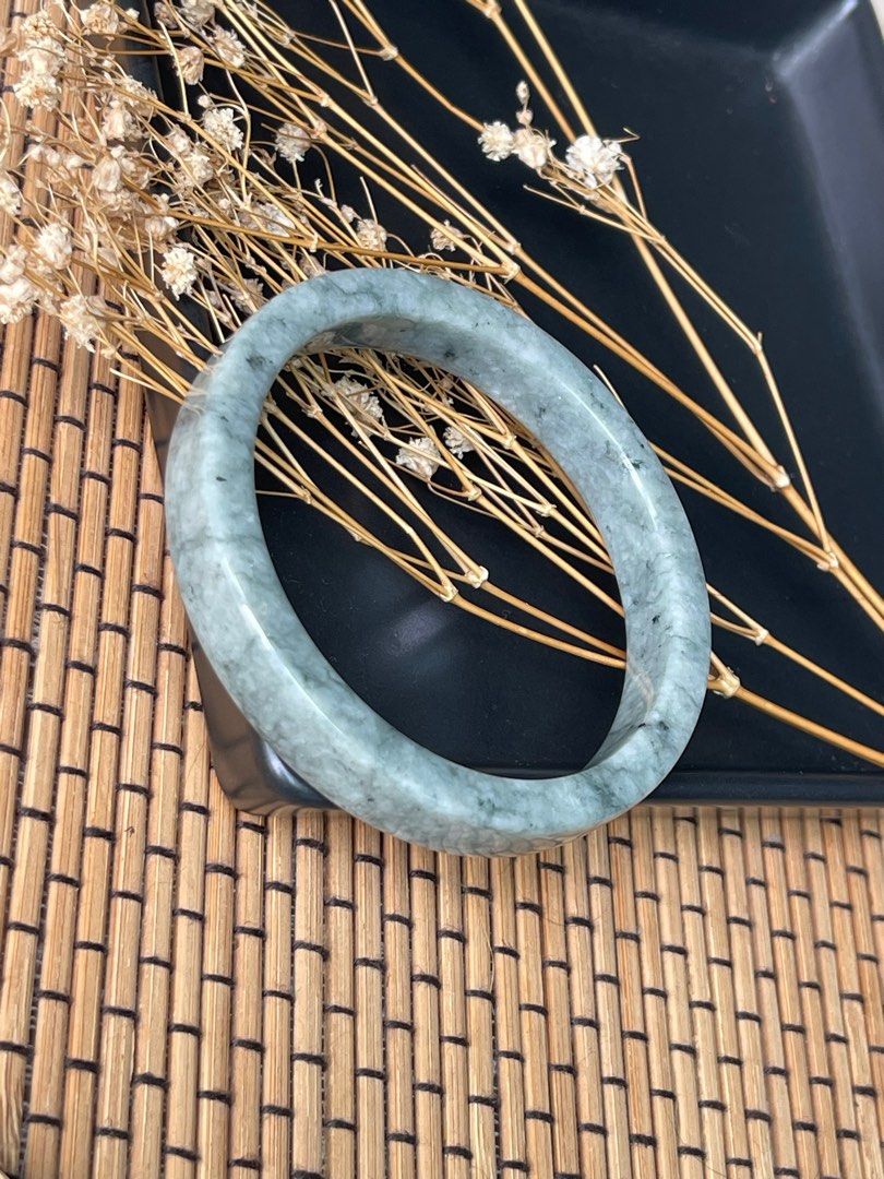 White jade shop bangle meaning