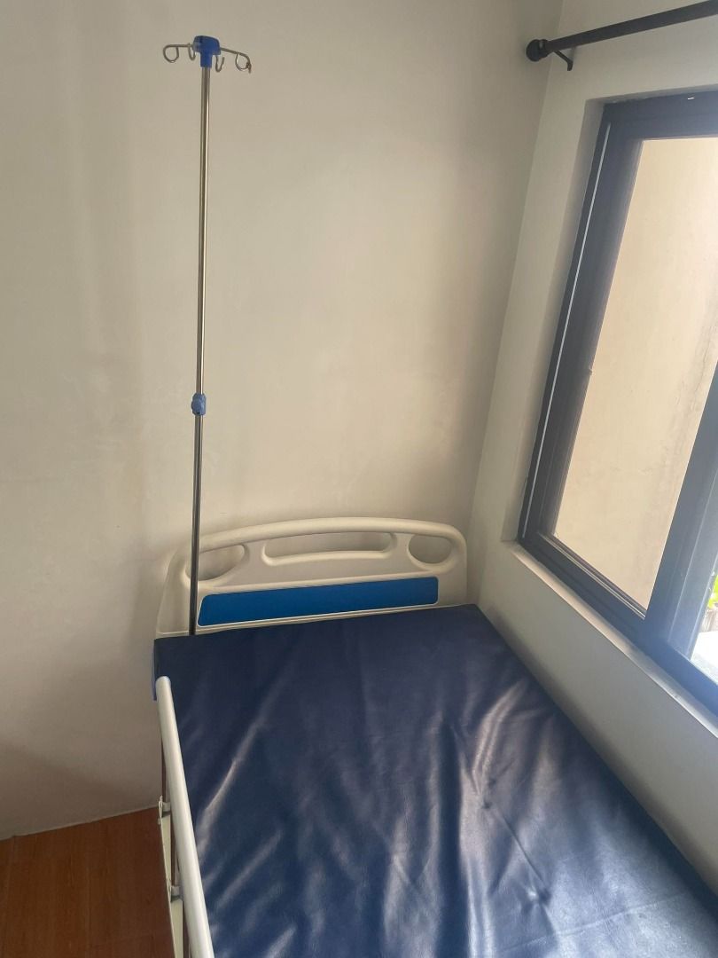 Hospital Bed for Sale (Category: Medical Supplies & Tools) located in Pasay City. Submitted by hestiarajah3219 (Listing ID 1256731507, Image 3). Description: Hospital Bed 3 Cranks with table and 4 hooks IV Stand.