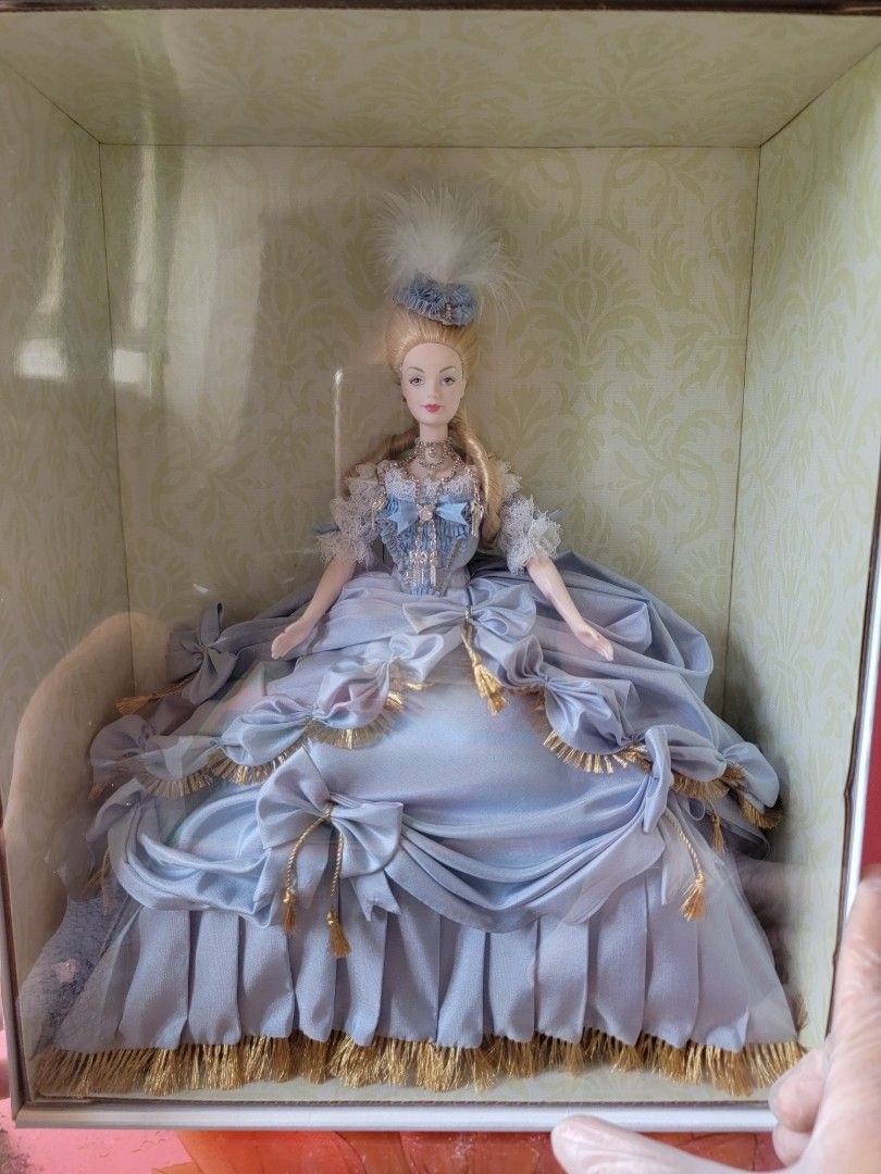 Marie antoinette hotsell barbie 2003