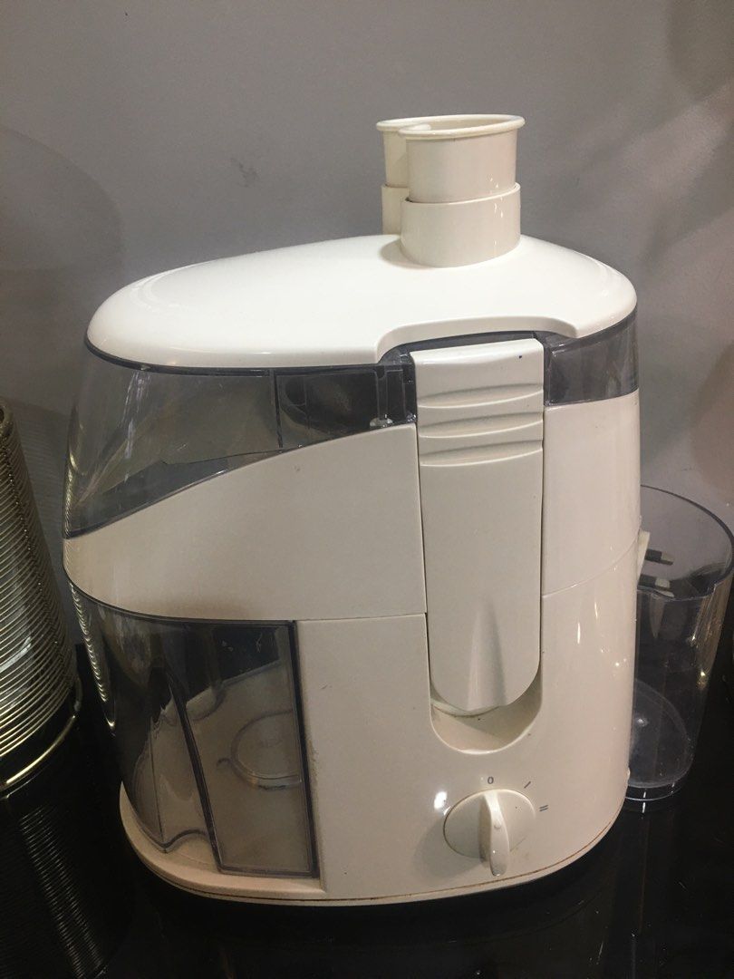 BLACK+DECKER Juice Extractor - White - JE65