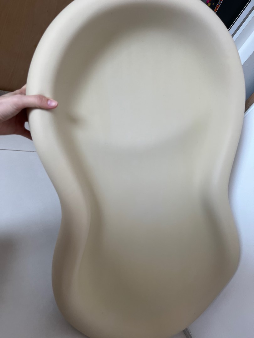 Keekaroo peanut diaper changer, Babies & Kids, Bathing & Changing