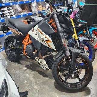 KTM 690 DUKE R K.T.M 690R USED MOTOR NAKED MOTORCYCLE MOTORBIKE CLASS 2 KM PLUS MOTOR KMPLUSMOTOR