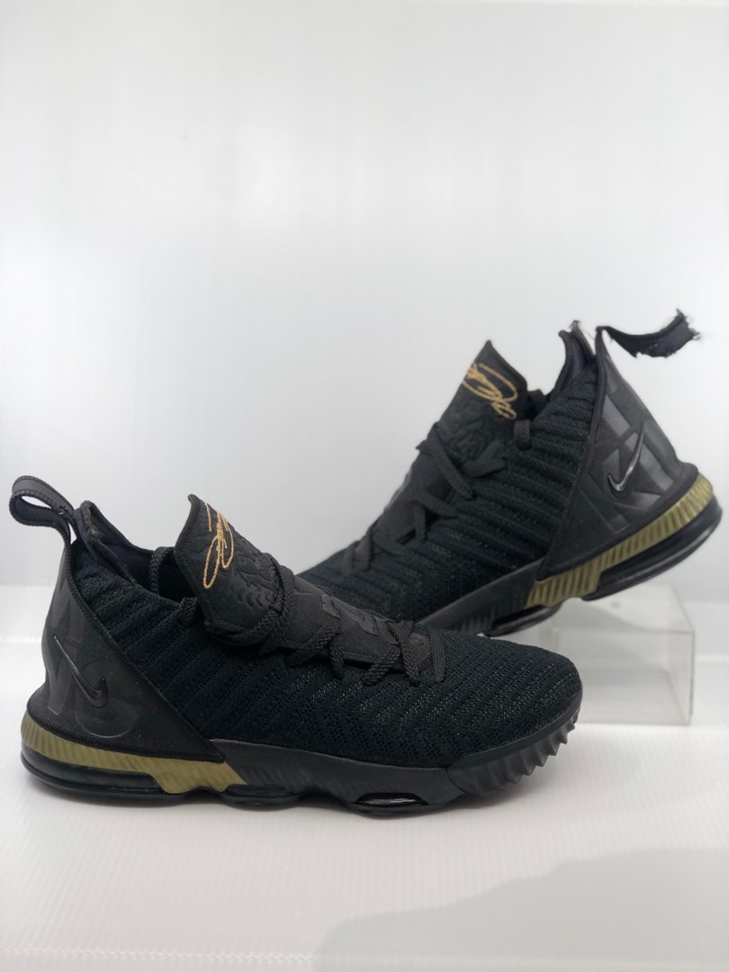 Lebron i store am king shoes