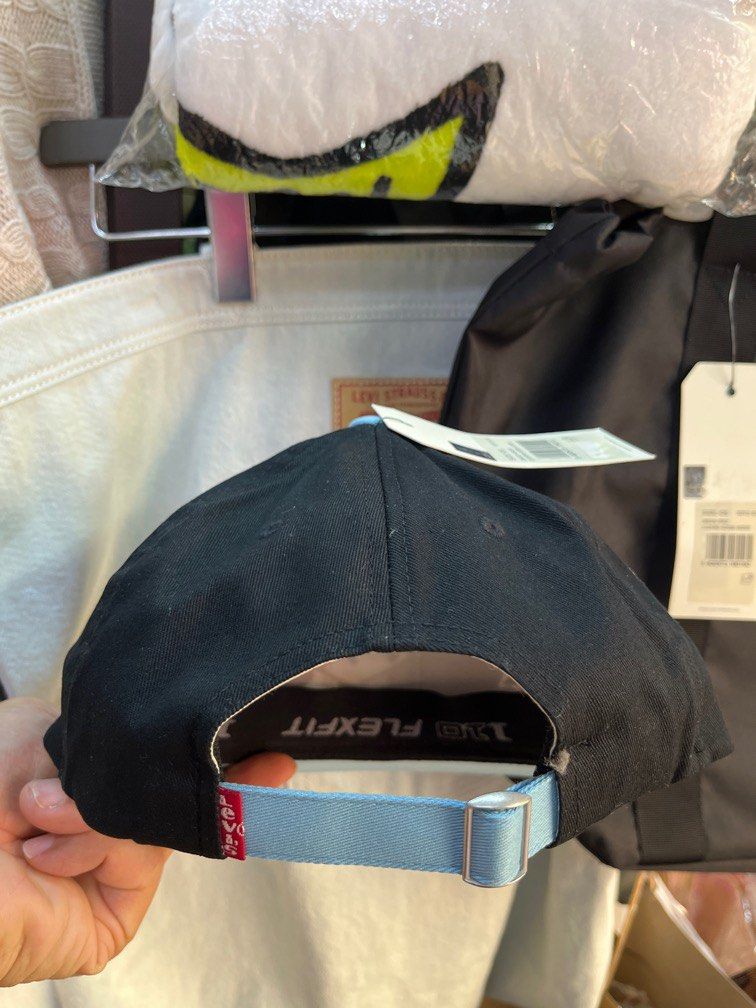 Levi”s （分類：棒球帽、帽）位於 Hong Kong。 由 leon6189 提交（商品編號 1256690902，圖片 3）。簡介： 一個字 型。