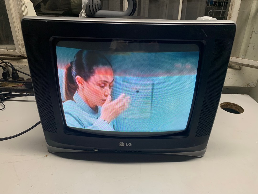 Lg Crt Tv 14 With Av Input Good Condition 220volts Tv And Home Appliances Tv And Entertainment