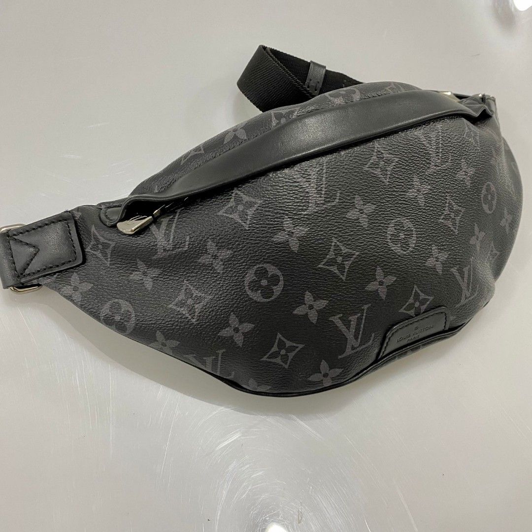 Louis Vuitton Discovery Bumbag Damier Graphite, Barang Mewah, Tas & Dompet  di Carousell