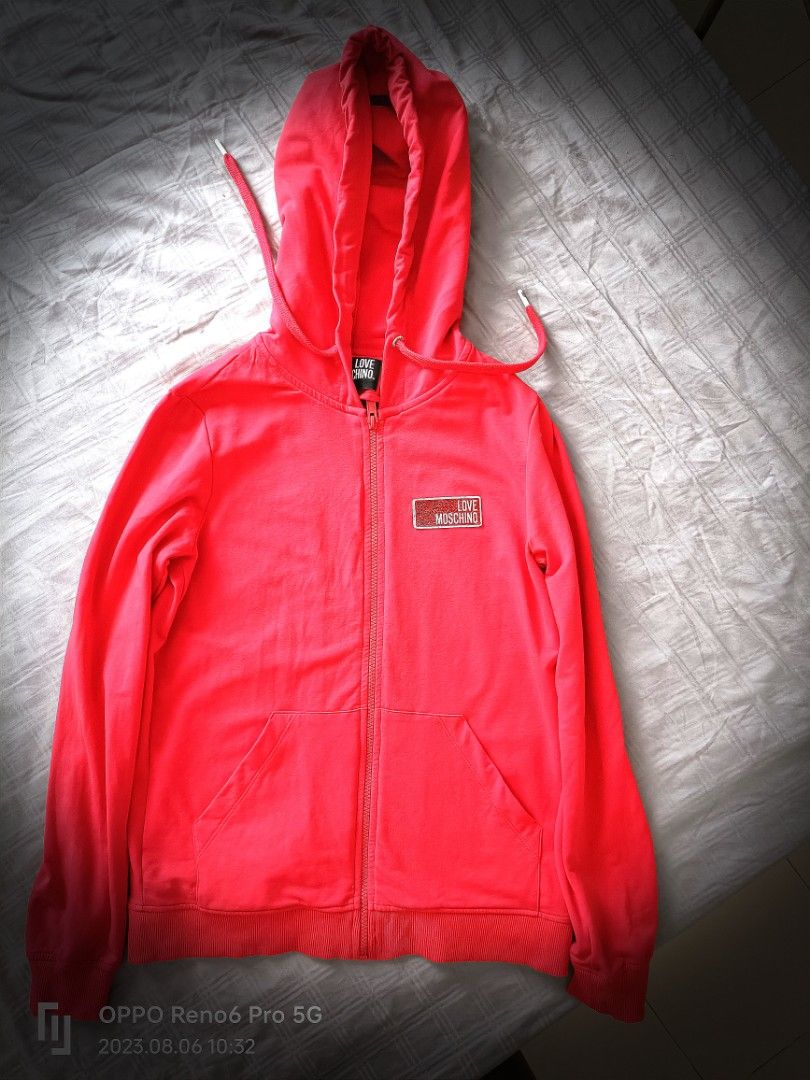 Love sales moschino hoodie