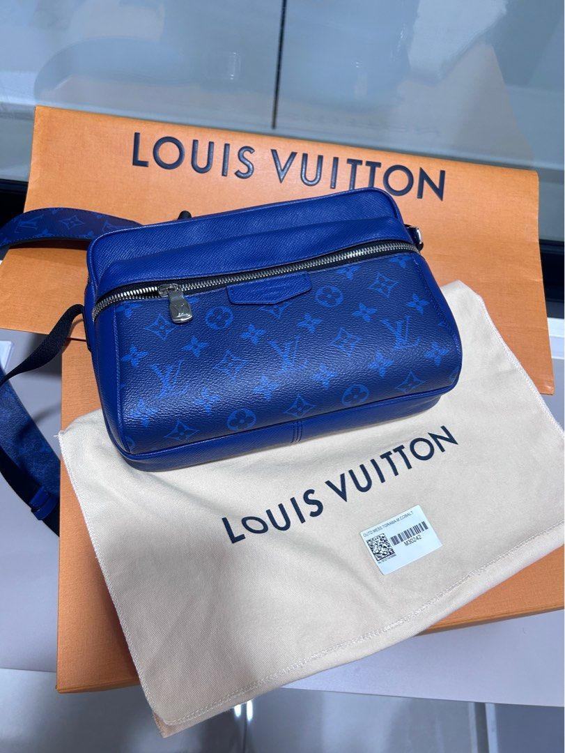 Louis Vuitton Pre-Owned Monogram Taigarama Travel Pouch - Blue for Women