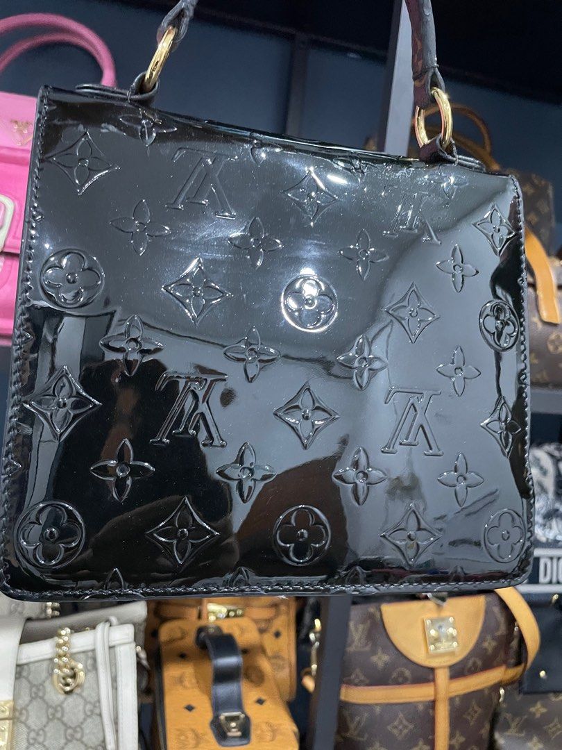 LV spring street patent leather handbag