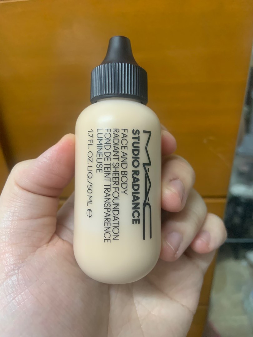 Studio Radiance Face And Body Radiant Sheer Foundation - MAC