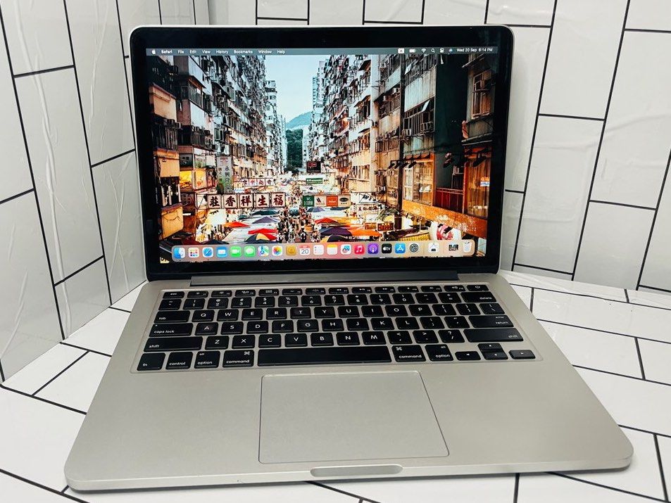 MacBook Pro 2015 | 13.3” Retina Screen | 256GB SSD | 8GB RAM | i5