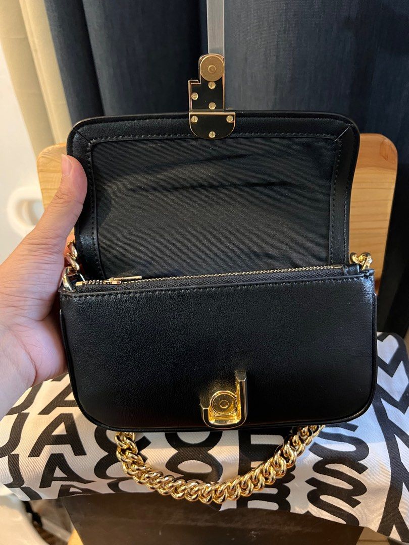 Marc Jacobs Double J Convertible Bag (Category: Luxury Bags & Wallets) located in Mandaluyong City. Submitted by marz.shopping (Listing ID 1256668761, Image 3). Description: Mini size Removable chain sling and strap.