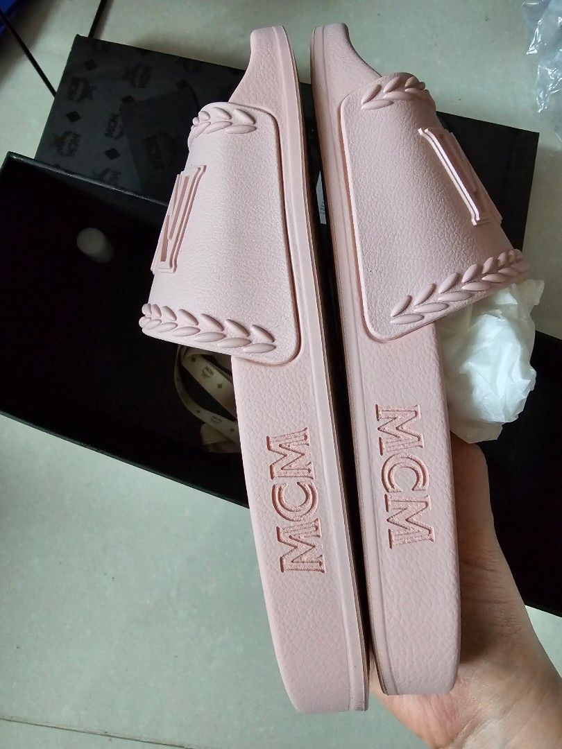 Hot pink mcm slides outlet