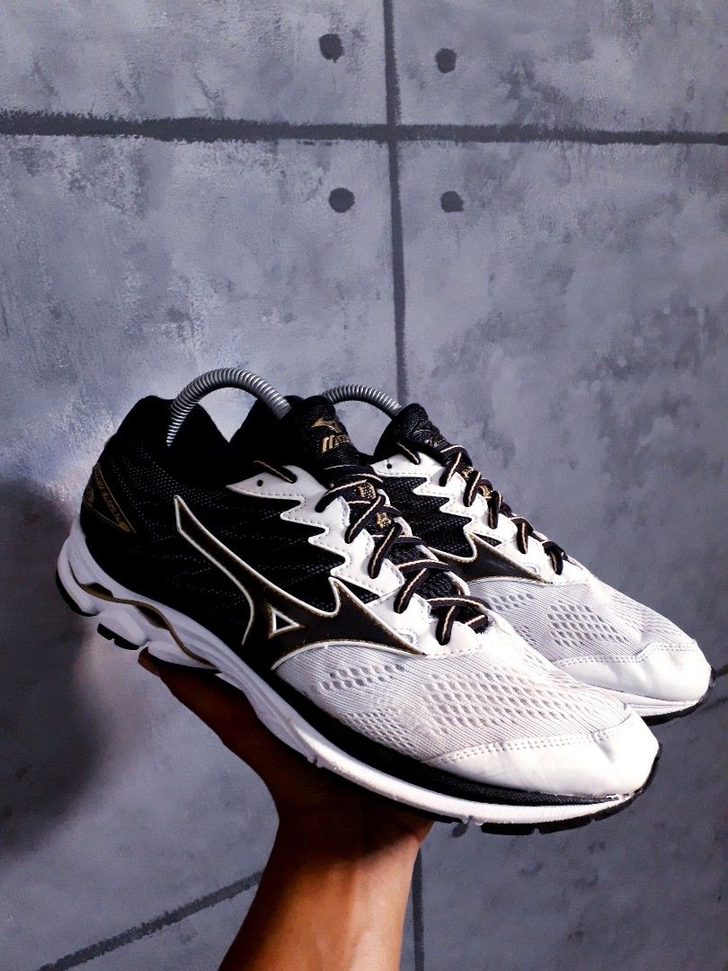 Sepatu mizuno store wave rider 20