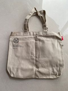 Monocle tote bag rare white