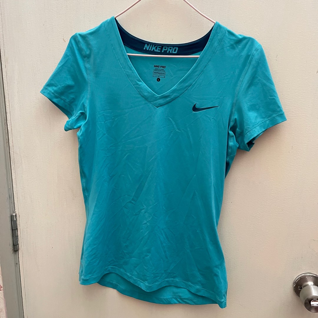 Nike sweatshirt, Women's Fashion, Activewear on Carousell